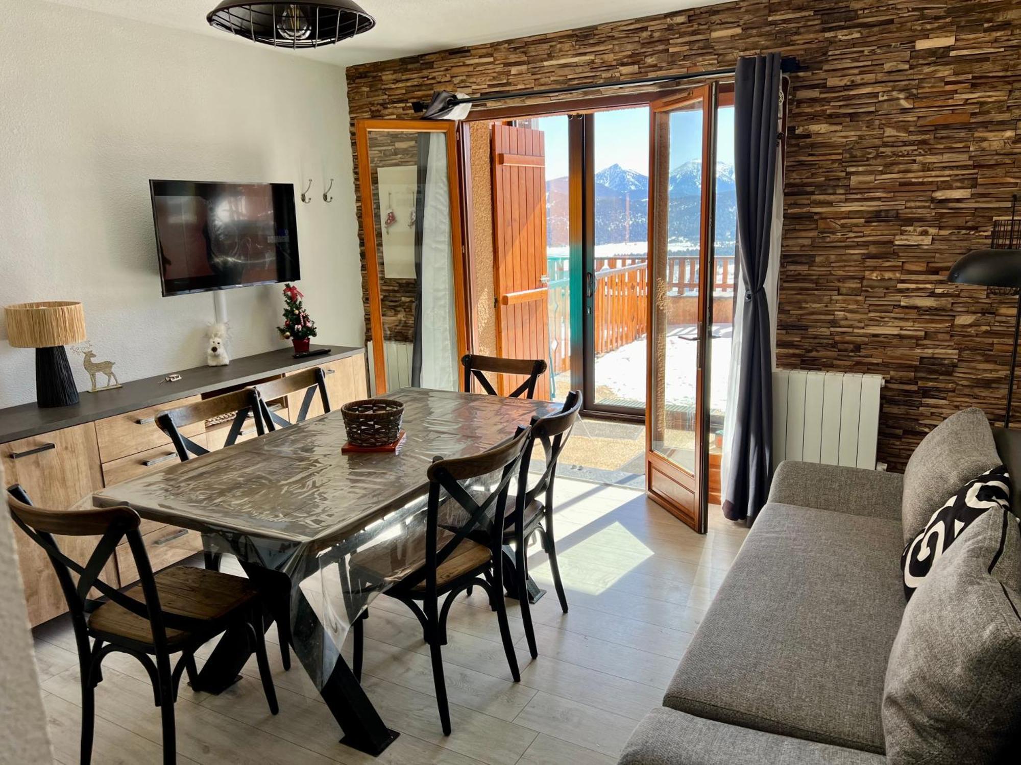 T3 Les Entierement Renove Apartment *
